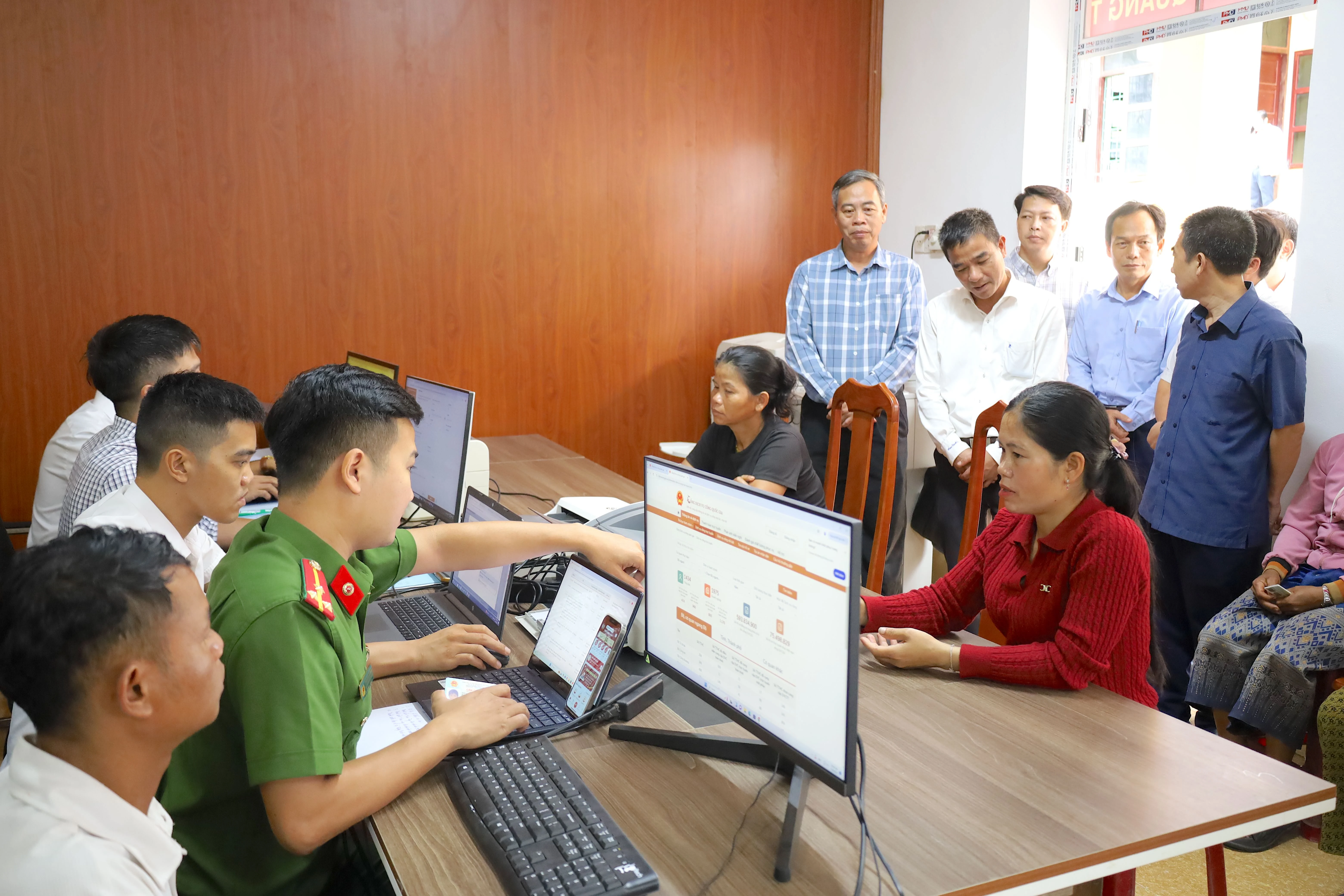 Phó Bí thư Tỉnh ủy, Chủ tịch HĐND tỉnh Quảng Trị Nguyễn Đăng Quang làm việc với xã Thượng Trạch