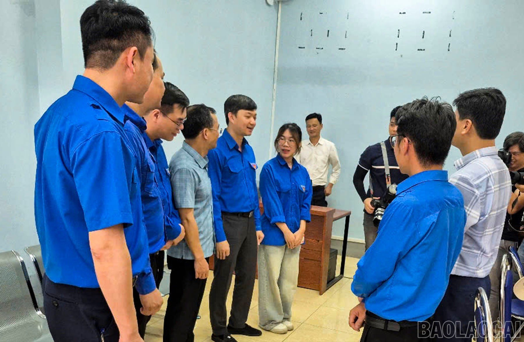baolaocai-br_tham-hoi-dong-vien-thanh-vien-doi-thanh-nien-tinh-nguyen-xa-trinh-tuong-3443.jpg