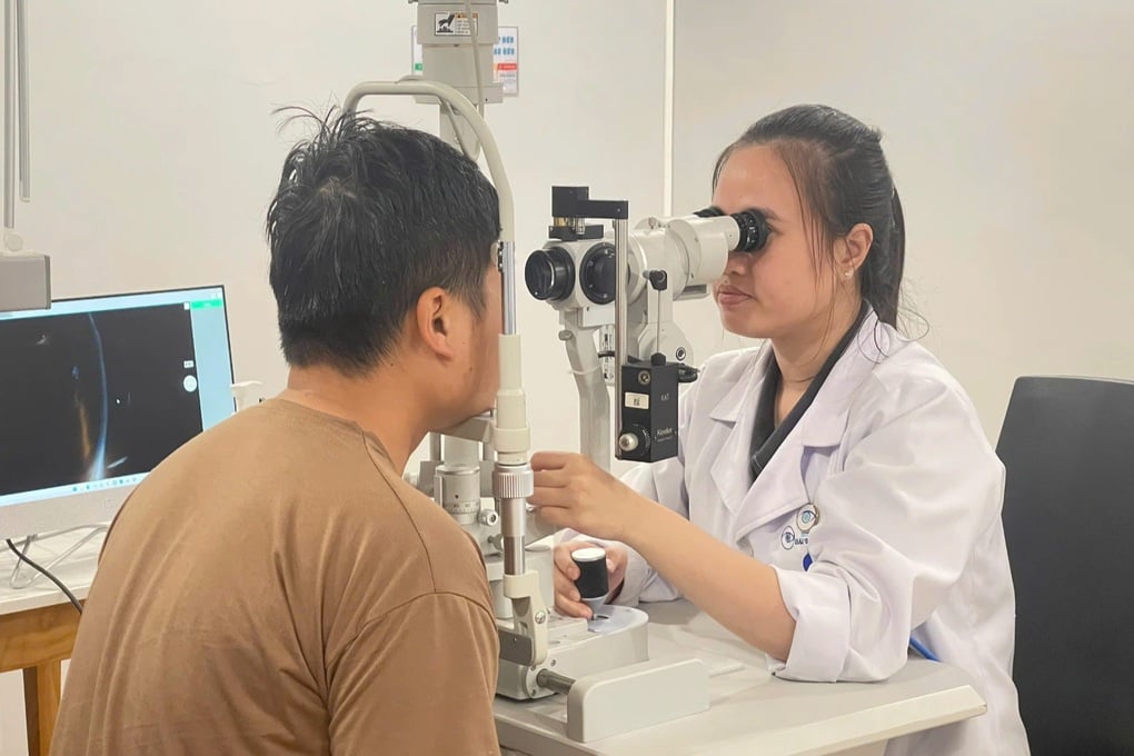 Đèn huỳnh quang phát nổ, mảnh vỡ văng thủng mắt nam thanh niên - 2