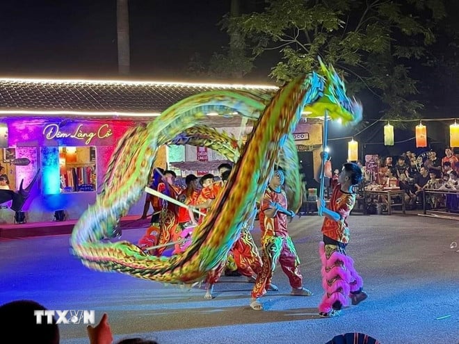 ttxvn-duong-lam-ha-noi-7359130.jpg