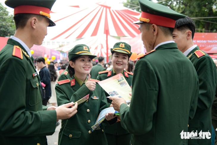 Bộ Quốc phòng trả lời việc bố trí quân nhân công tác gần nhà - Ảnh 1.