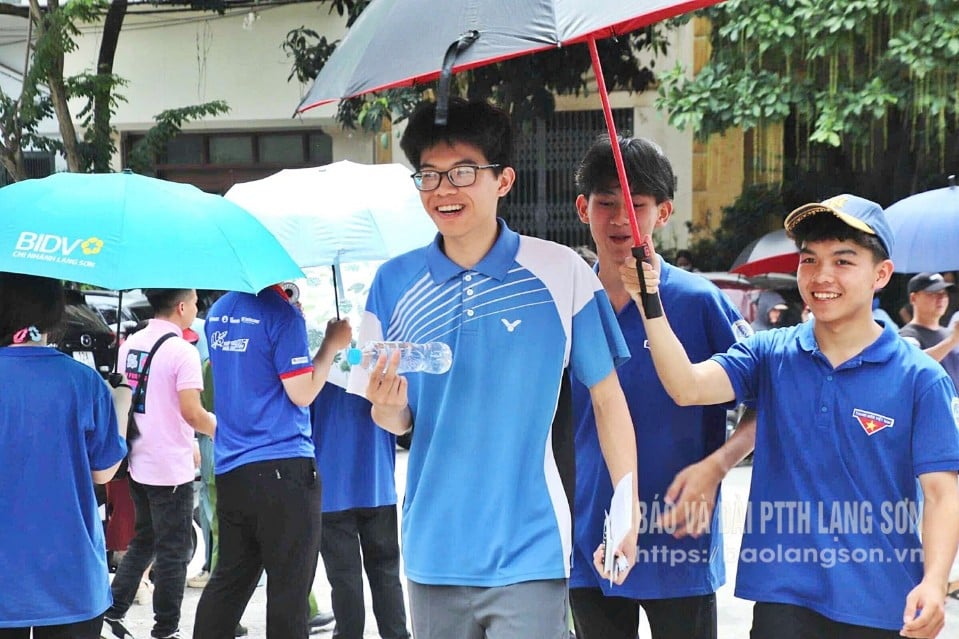 Thí sinh điểm thi Trường THPT chuyên Chu Văn An tự tin bước vào kỳ thi 