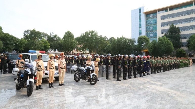 Các đơn vị thuộc Công an tỉnh tham dự lễ ra quân.
