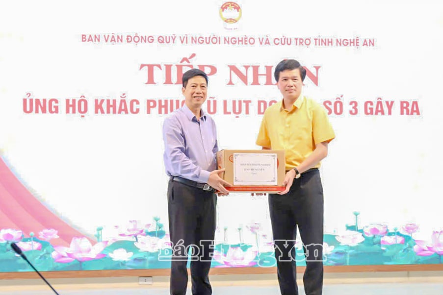 Hiệp hội Doanh nghiệp tỉnh Hưng Yên trao quà gửi tặng Nhân dân vùng bị ảnh hưởng bởi bão lũ tỉnh Nghệ An.