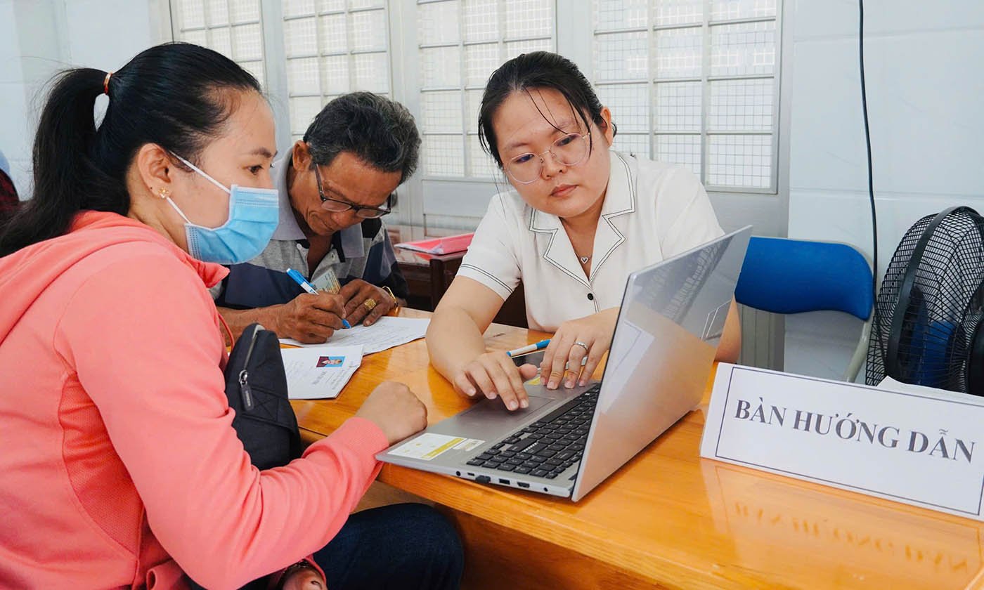 Trung tâm có bố trí bộ phận hướng dẫn hỗ trợ người dân thông tin về quy trình, các bước điền các mẫu hồ sơ