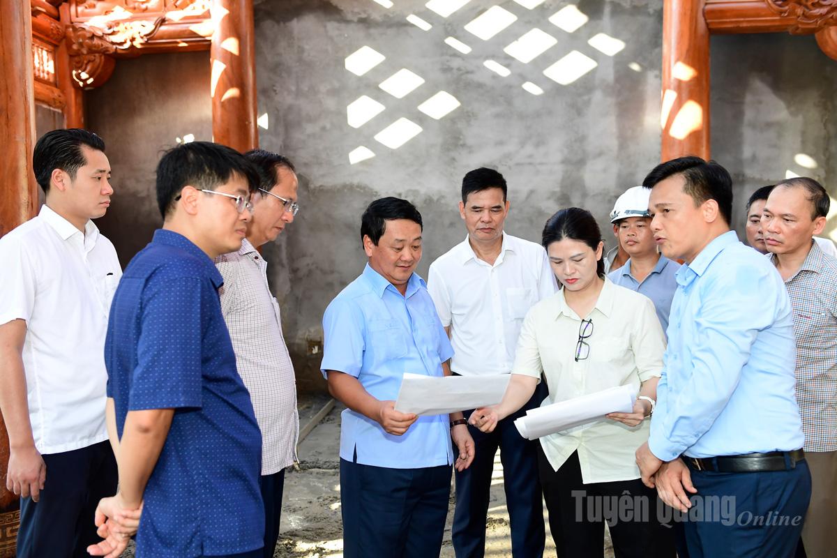 เลขาธิการพรรคประจำจังหวัด Hau A Lenh ตรวจสอบโครงการบูรณะและตกแต่งสถานที่โบราณสถานของคณะกรรมการถาวรของรัฐสภา