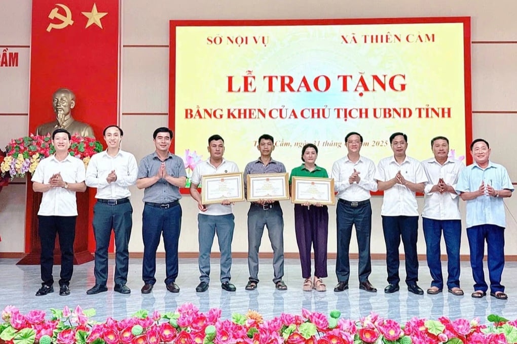 Vinh danh 3 ngư dân cứu 34 người trong vụ chìm tàu du lịch - 1
