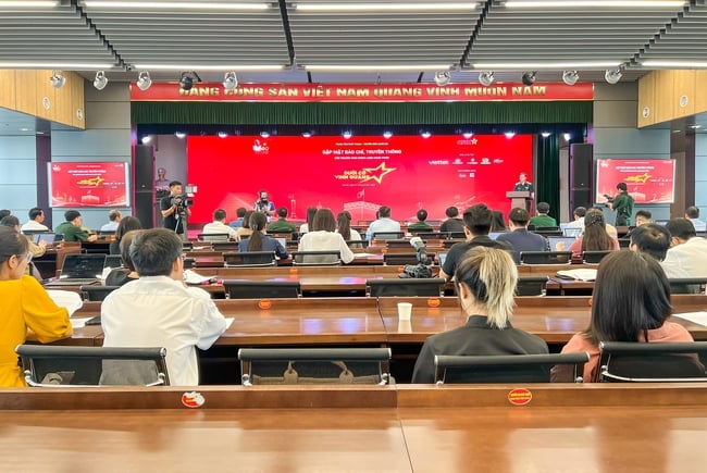 &quot;Dưới ngọn cờ vinh quang&quot;: Tôn vinh những giá trị cao cả của Bộ đội Cụ Hồ - Ảnh 4.