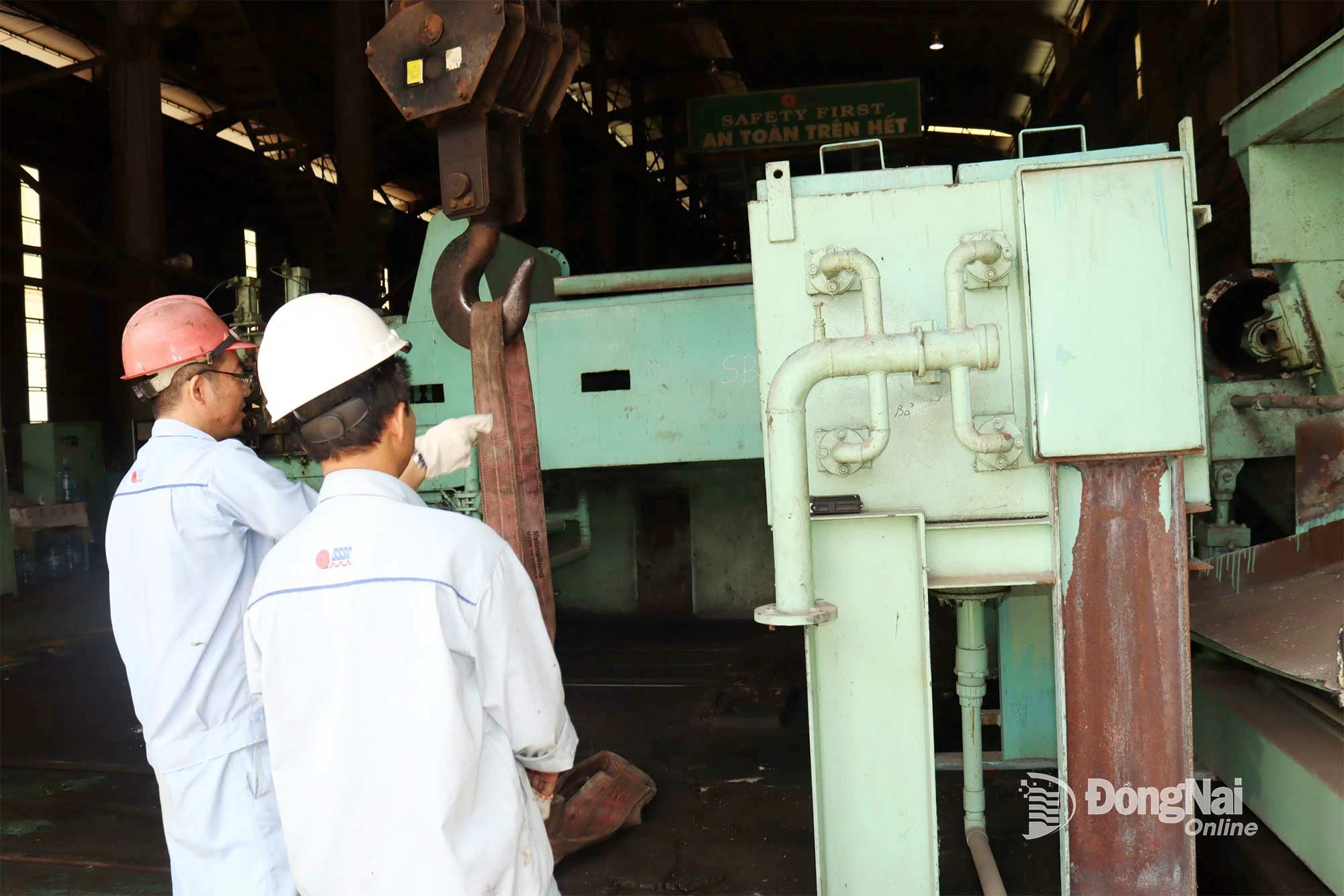 A company is dismantling machinery to relocate and return the site to the State. Photo: Hoang Loc