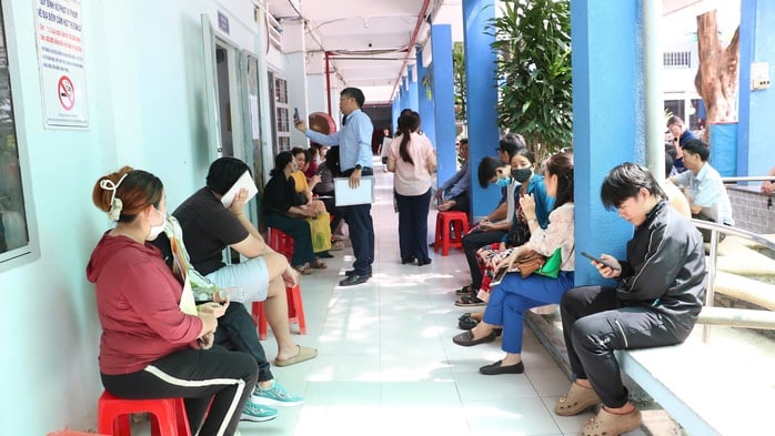 Phụ huynh thở phào vì tìm được trường THPT công lập cho con - Ảnh 2.