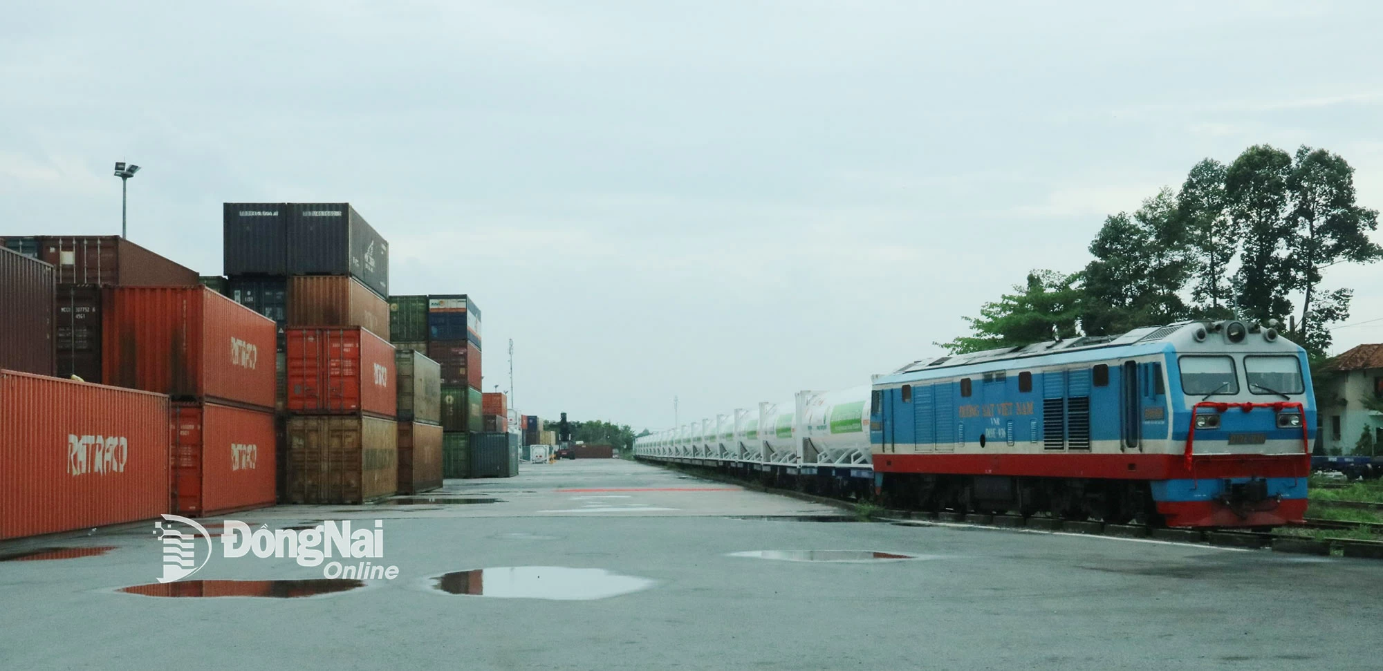 Dịch vụ logistics, vận chuyển hàng hóa bằng đường sắt có nhiều tiềm năng nhưng chưa được phát huy đúng mức. Trong ảnh: Khu tập trung hàng hóa tại Ga Trảng Bom (tỉnh Đồng Nai).
