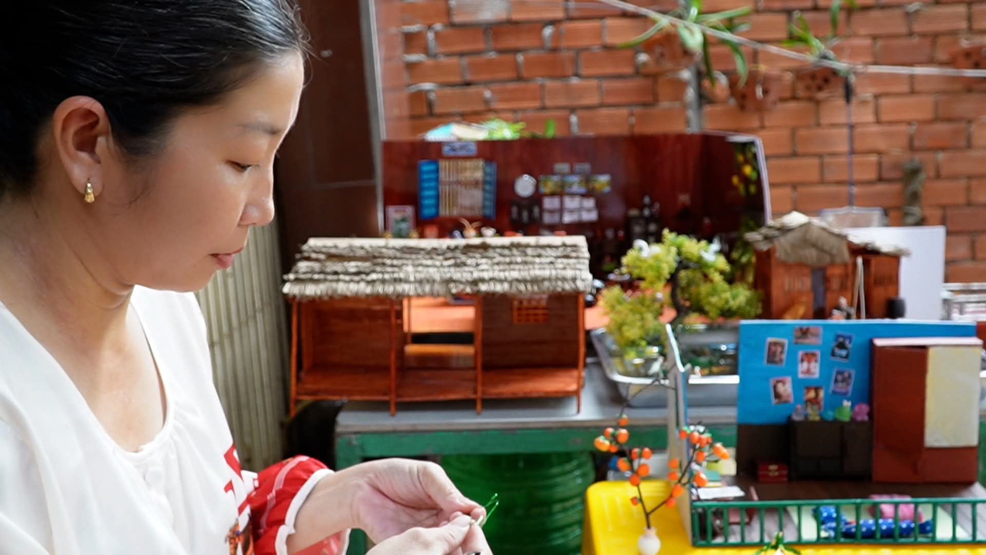 Mô hình nhà miền Tây từ bìa carton gợi nhớ ký ức tuổi thơ của nhiều người - Ảnh 9.