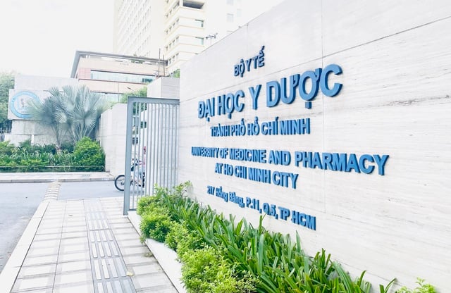 Hơn 300 thí sinh không đạt ngưỡng được cộng điểm xét tuyển Trường ĐH Y dược TP.HCM- Ảnh 1.