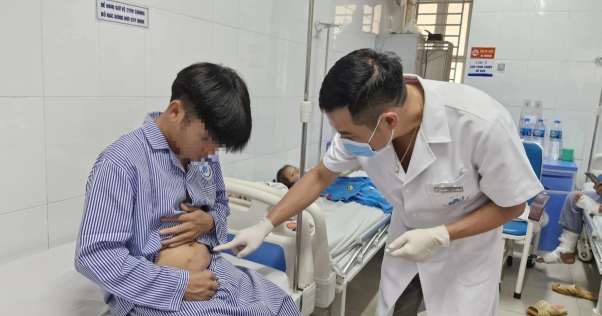 Từ chấm nhỏ đổi màu ở vùng bụng, thanh niên trẻ phát hiện bệnh phong