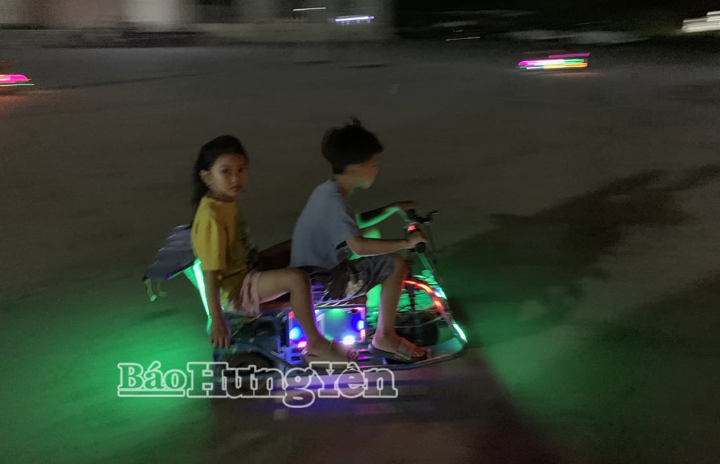 Hầu hết trẻ điều khiển xe đều không được trang bị bất kỳ thiết bị bảo hộ nào như mũ bảo hiểm, miếng bảo vệ khuỷu tay, đầu gối...