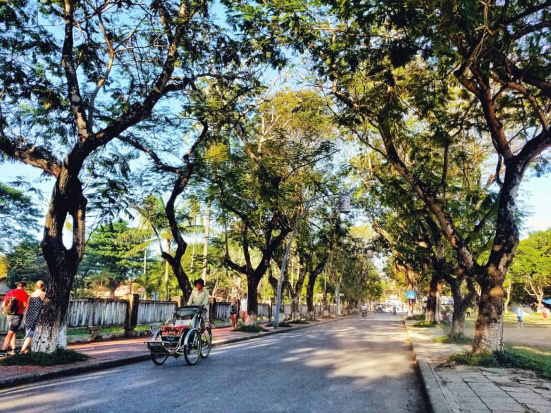 Hà Nội hạ nhiệt trời mưa dông, Trung Bộ nắng nóng hầm hập -0