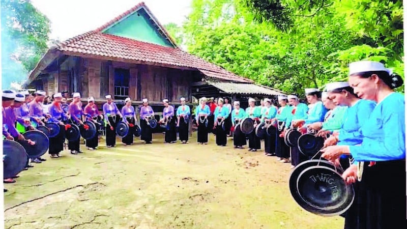 Muong gong art is often performed at festivals and is recognized as national intangible culture.