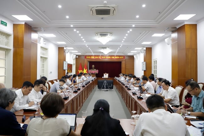 Bộ trưởng Nguyễn Văn Hùng chủ trì cuộc họp tập thể lãnh đạo Bộ VHTTDL về việc quán triệt, triển khai một số nhiệm vụ trọng tâm thời gian tới - Ảnh 2.