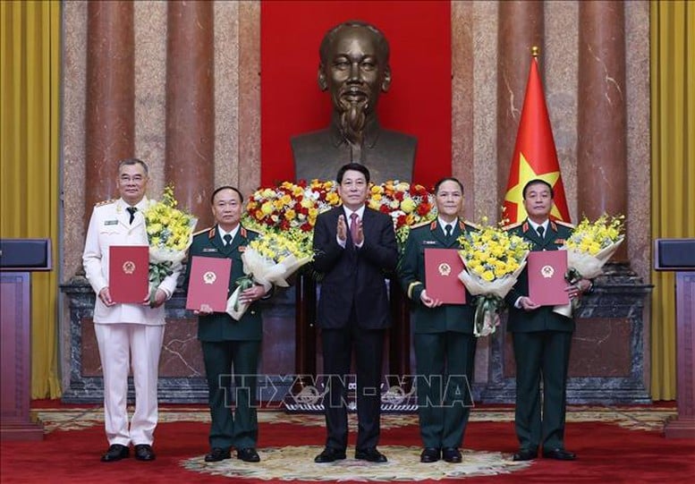 Bốn sĩ quan cấp cao quân đội và công an được thăng quân hàm, cấp bậc hàm Thượng tướng- Ảnh 1.