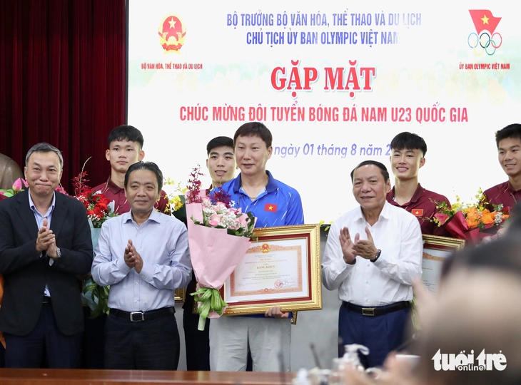 U23 Việt Nam nhận bằng khen của Thủ tướng Chính phủ - Ảnh 1.