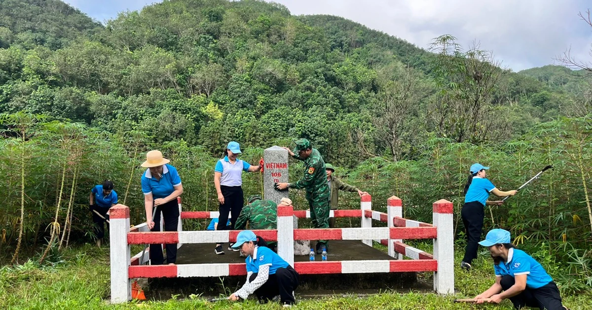 សហភាព​ស្ត្រី​សង្កាត់ Lao Cai សហការ​បោសសម្អាត​បង្គោល​ព្រំដែន