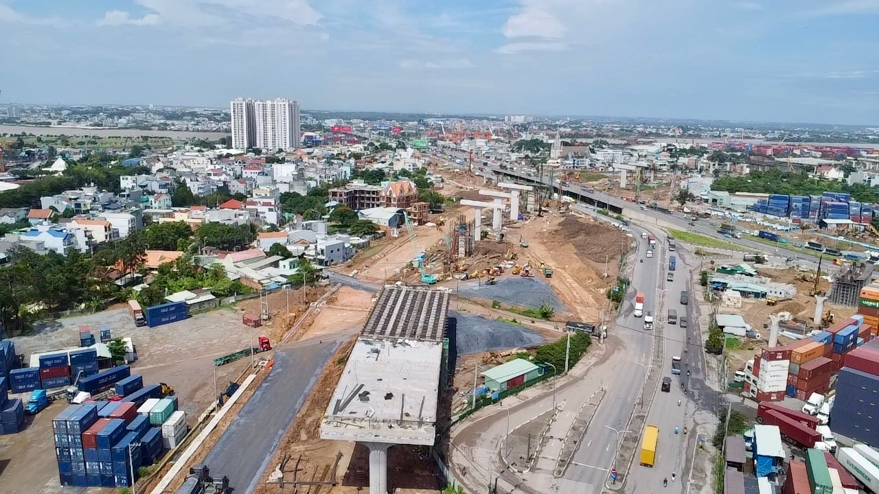 TP.HCM: Phó chủ tịch Bùi Xuân Cường kiểm tra công trình giao thông, tháo gỡ ùn tắc- Ảnh 1.