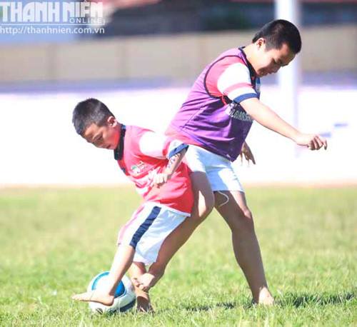 'Siêu nhân' Trần Gia Huy ngày nào, nay đã khoác áo HAGL đá V-League - Ảnh 2.