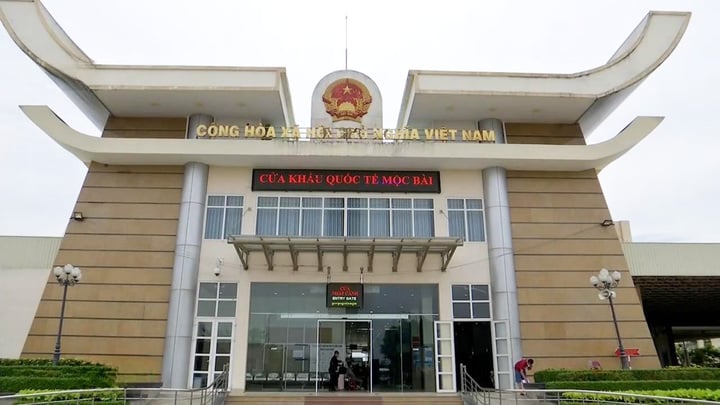 ច្រកចូលច្រកទ្វារព្រំដែនអន្តរជាតិម៉ុកបៃ។