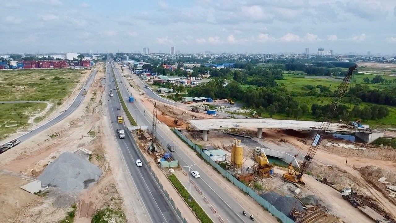 TP.HCM: Phó chủ tịch Bùi Xuân Cường kiểm tra công trình giao thông, tháo gỡ ùn tắc- Ảnh 4.