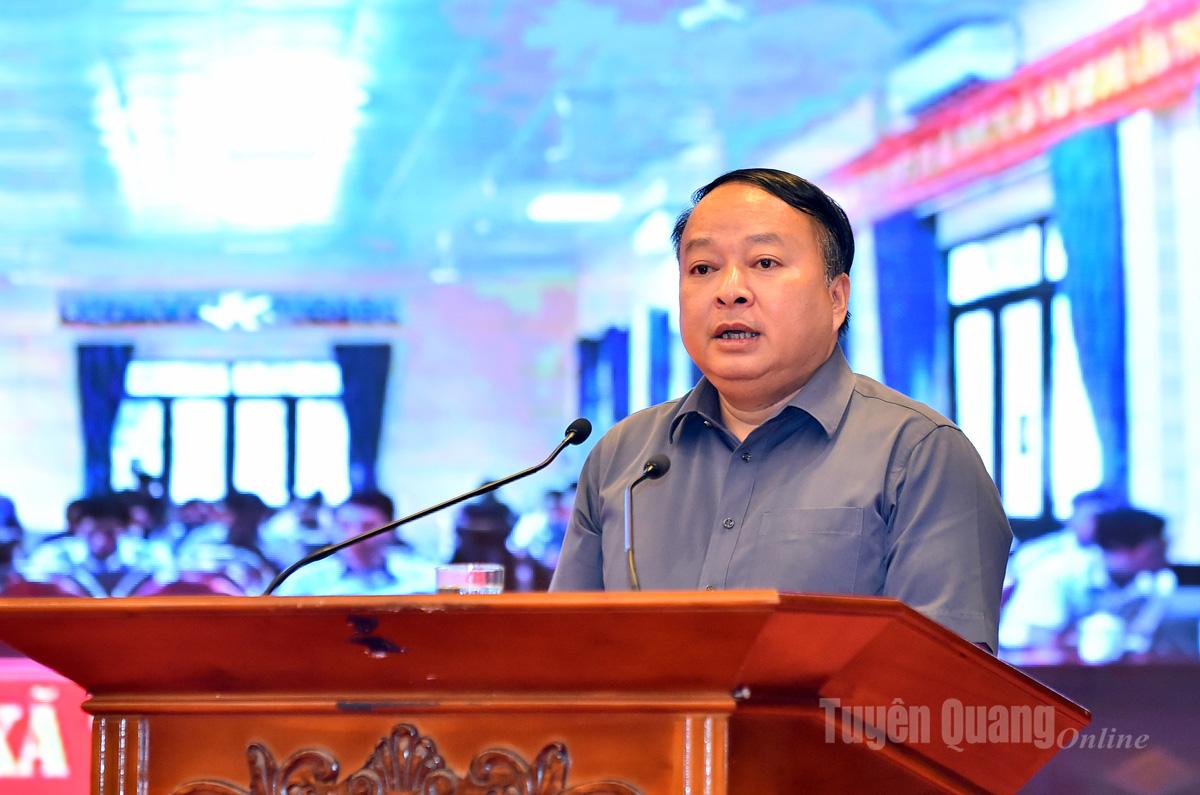 Đồng chí Chủ tịch UBND tỉnh Phan Huy Ngọc quán triệt các nội dung văn bản Trung ương về tổ chức chính quyền địa phương 2 cấp.