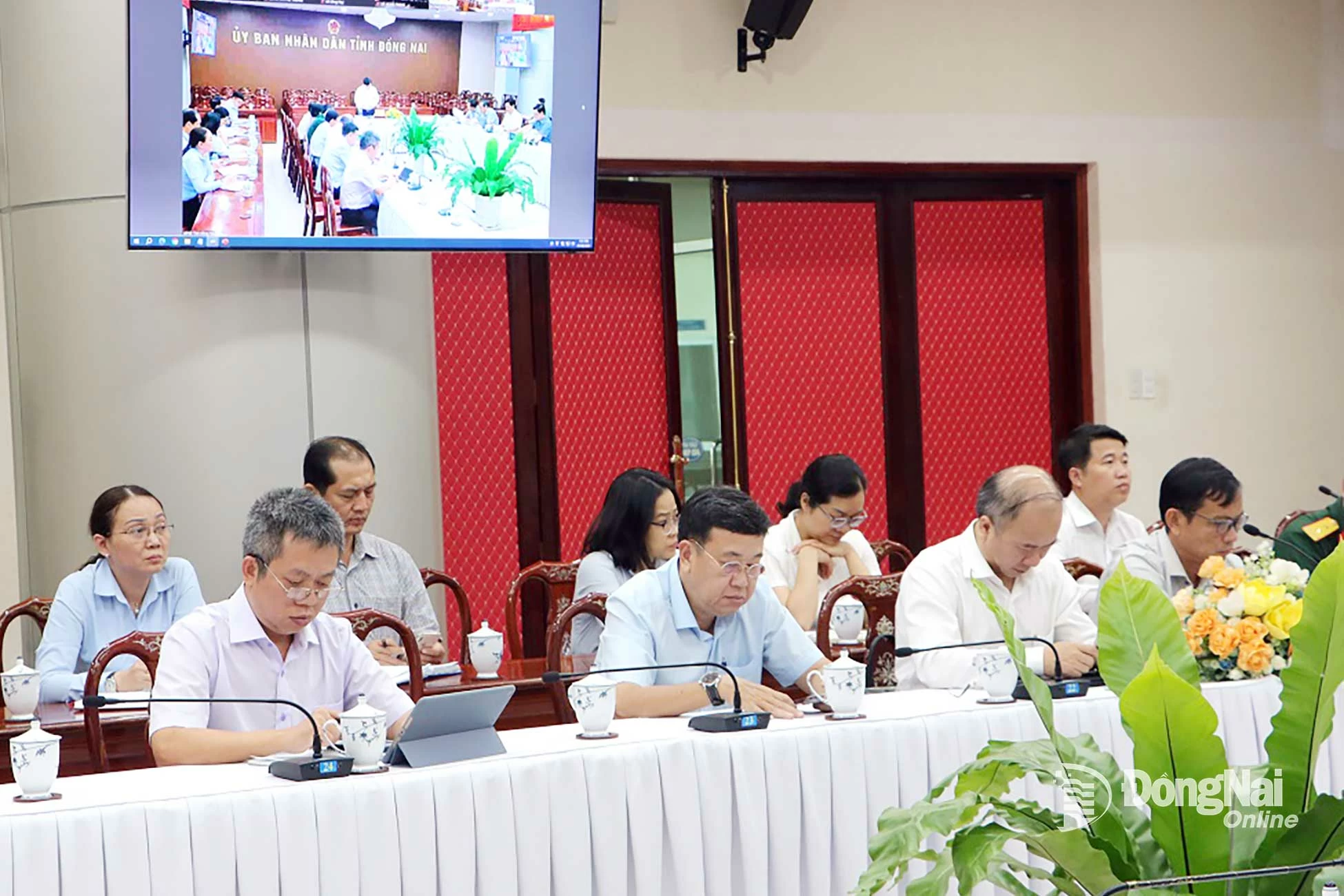 Đại diện các đơn vị tham dự lễ phát động chiến dịch “30 ngày đêm giải ngân vốn đầu tư công” trên địa bàn tỉnh. Ảnh: Phạm Tùng