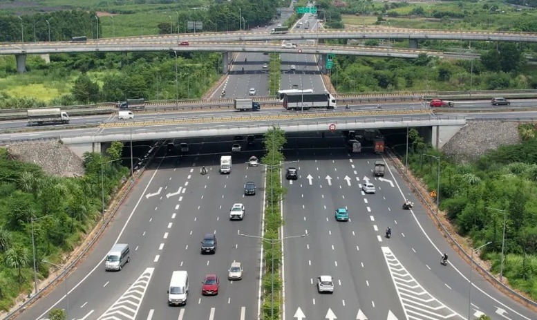 Đề xuất cấm xe tải chạy vào làn 120km/h, 100km/h trên 2 tuyến cao tốc quan trọng- Ảnh 1.