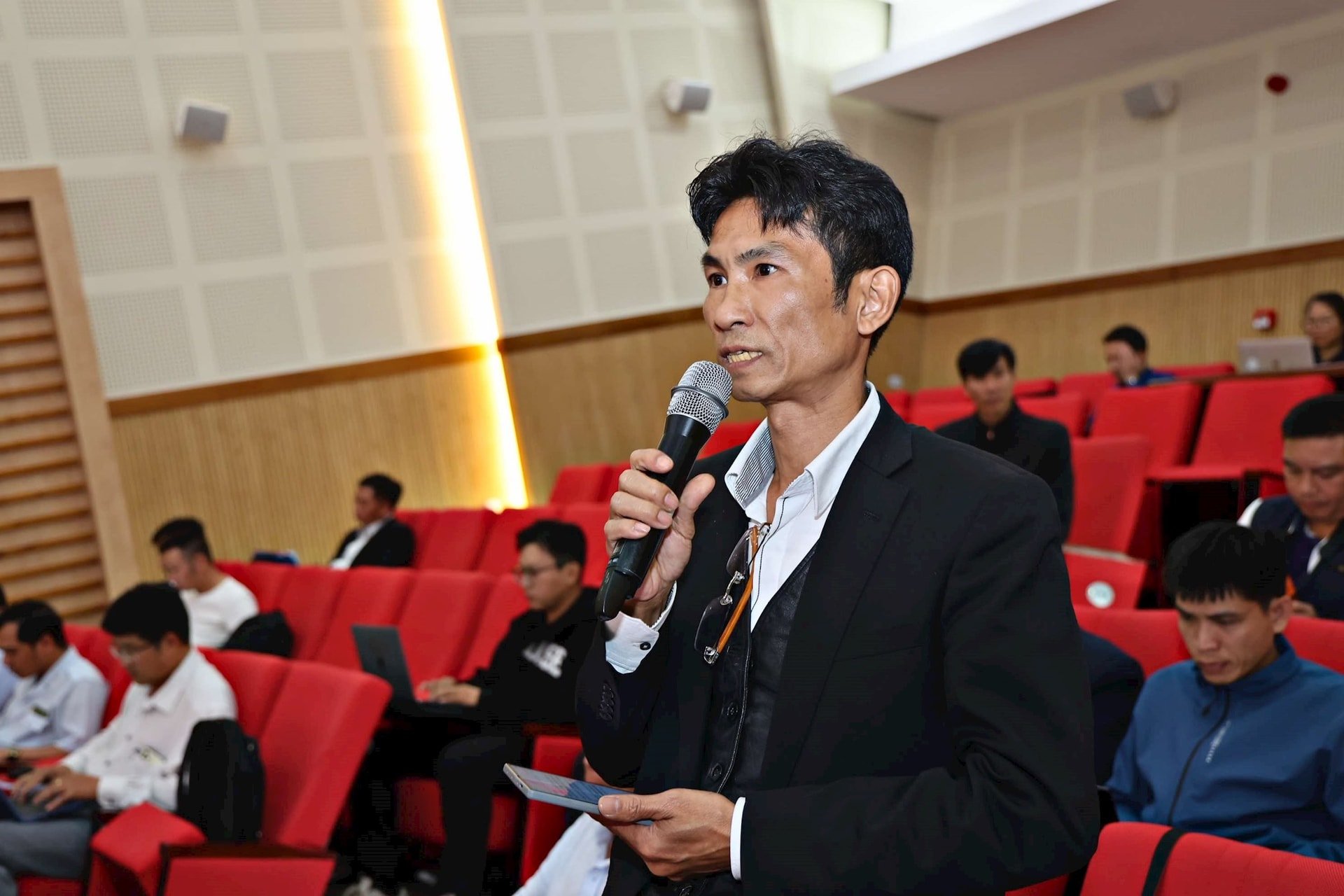 Le journaliste Quang Sang, VOV Vietnam, prend la parole