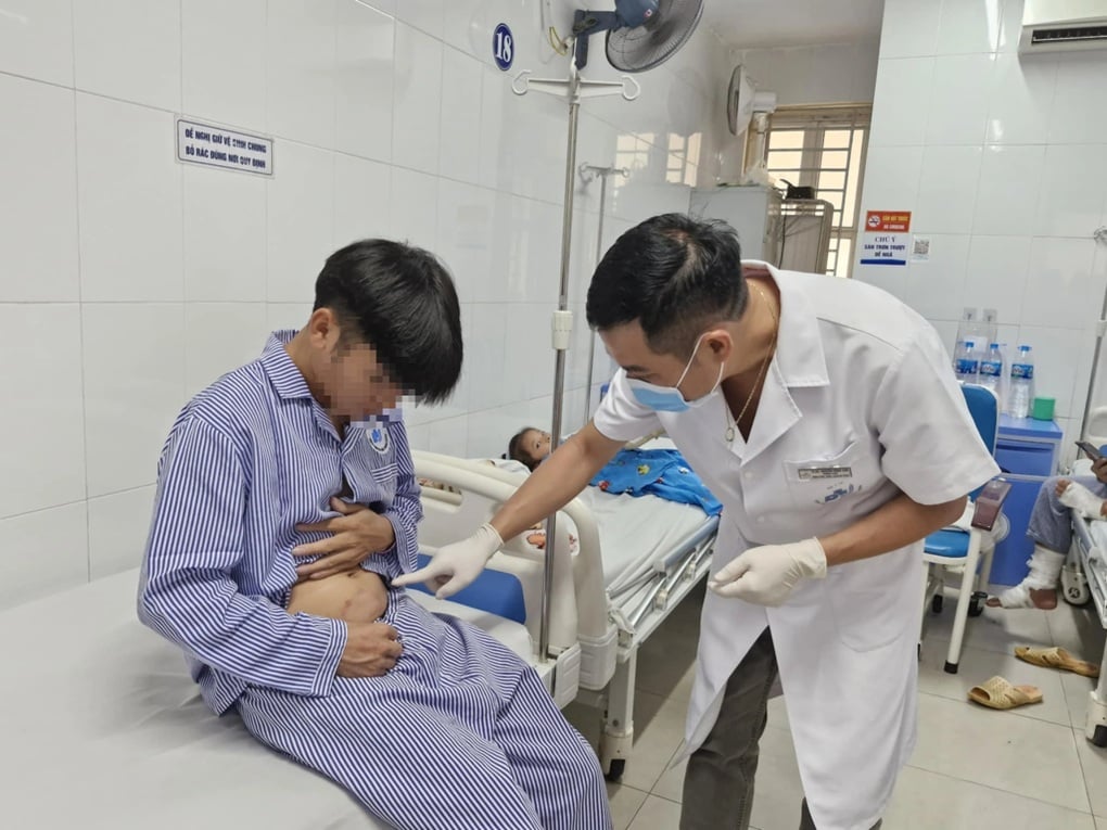 Từ chấm nhỏ đổi màu ở vùng thắt lưng, thanh niên trẻ phát hiện bệnh phong - 1