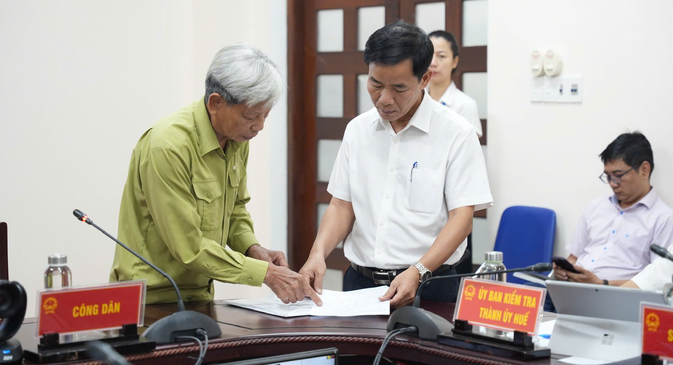 Lãnh đạo thành phố tiếp công dân, lắng nghe nhiều kiến nghị liên quan đất đai, tái định cư