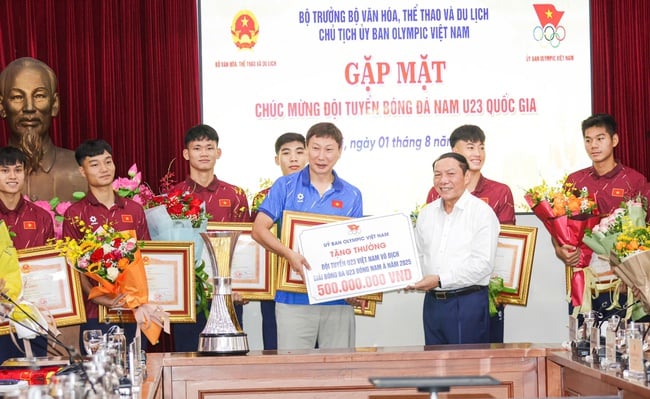 Bộ trưởng Nguyễn Văn Hùng: Chiến thắng của Đội tuyển U23 Việt Nam đã tạo hiệu ứng lan tỏa, giúp chúng ta càng thêm tin tưởng vào sự phát triển của bóng đá nước nhà - Ảnh 6.