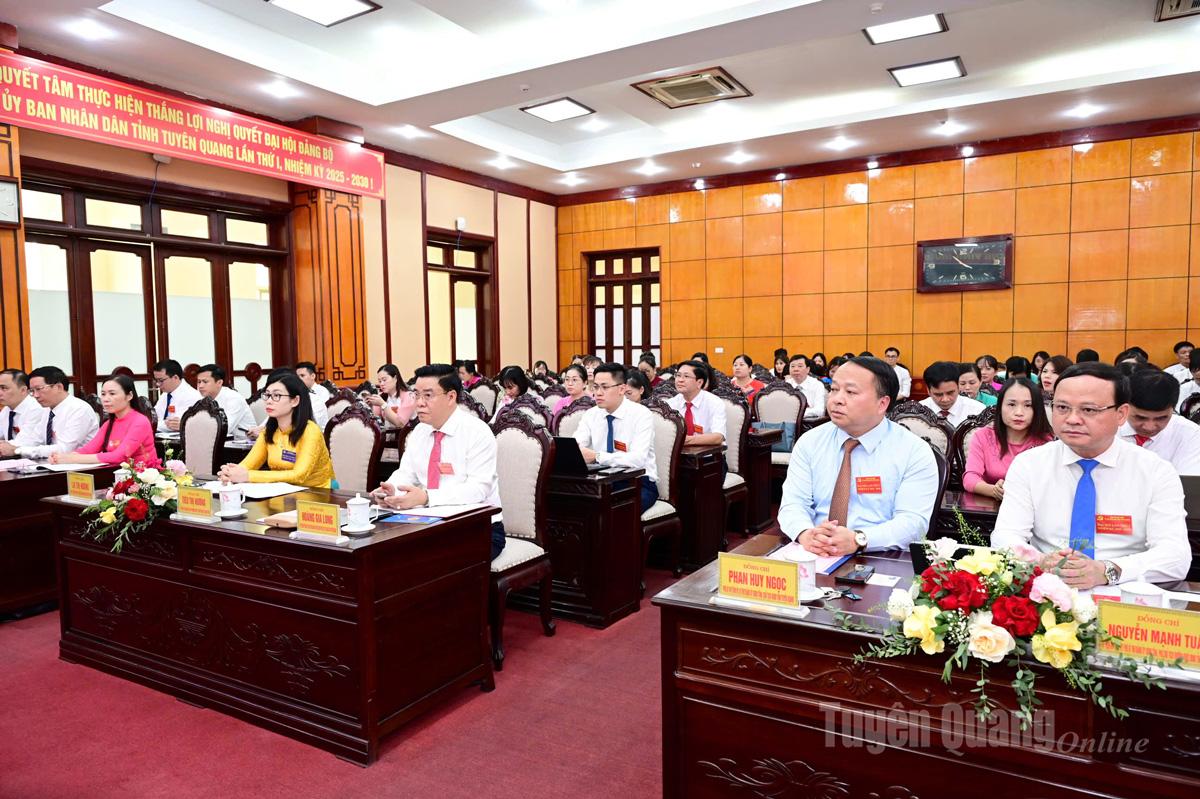 Đồng chí Phan Huy Ngọc, Phó Bí thư Tỉnh ủy, Chủ tịch UBND tỉnh và các đại biểu dự Đại hội.