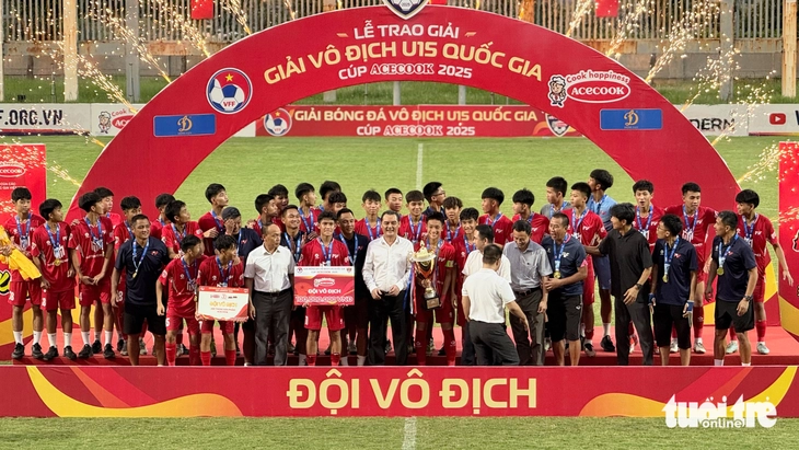 PVF ẵm 2 chức vô địch quốc gia chỉ trong 2 ngày - Ảnh 1.