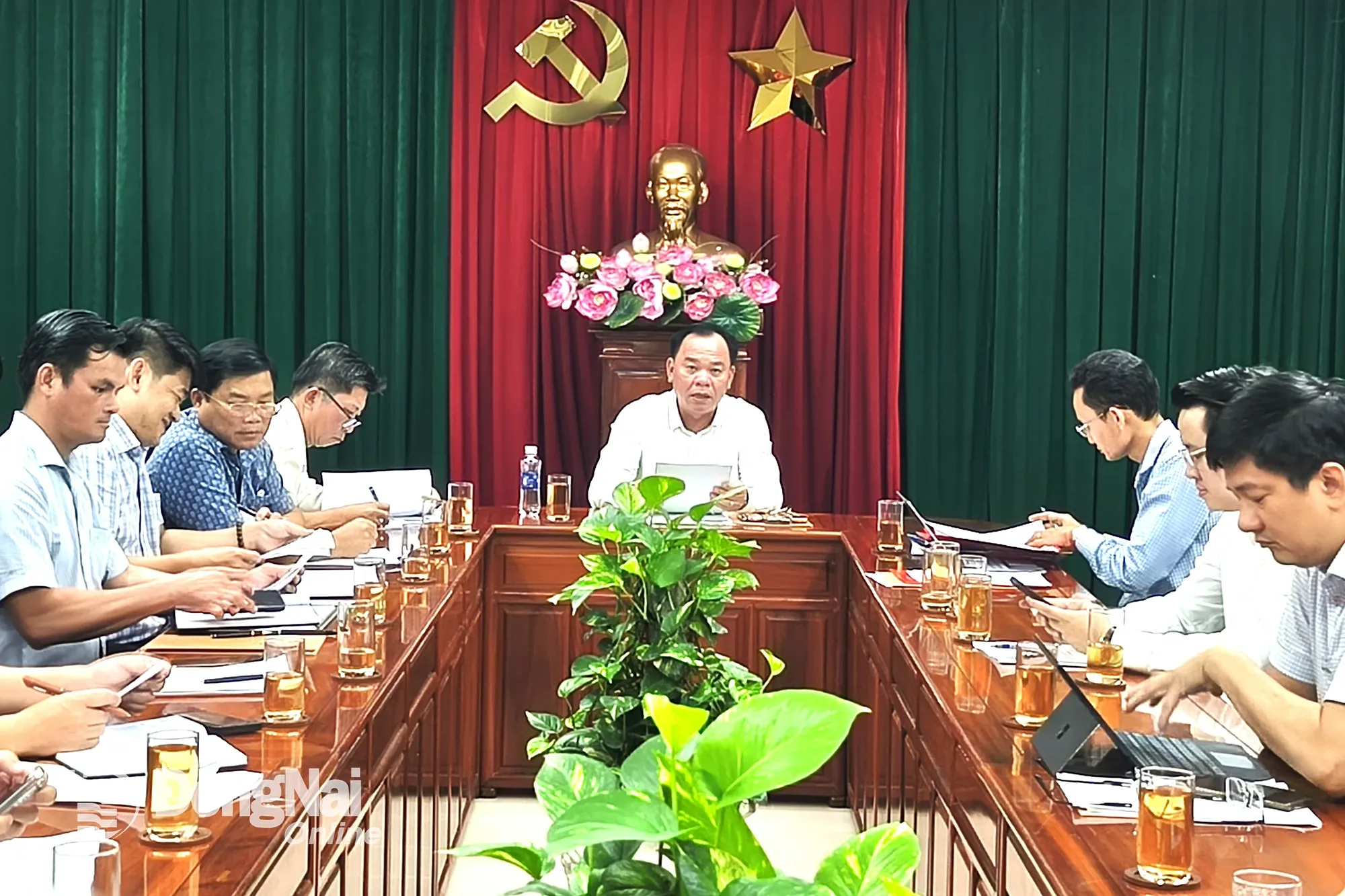Đồng chí Võ Tấn Đức, Phó Bí thư Tỉnh ủy, Chủ tịch UBND tỉnh Đồng Nai chủ trì buổi làm việc. Ảnh: Vương Thế
