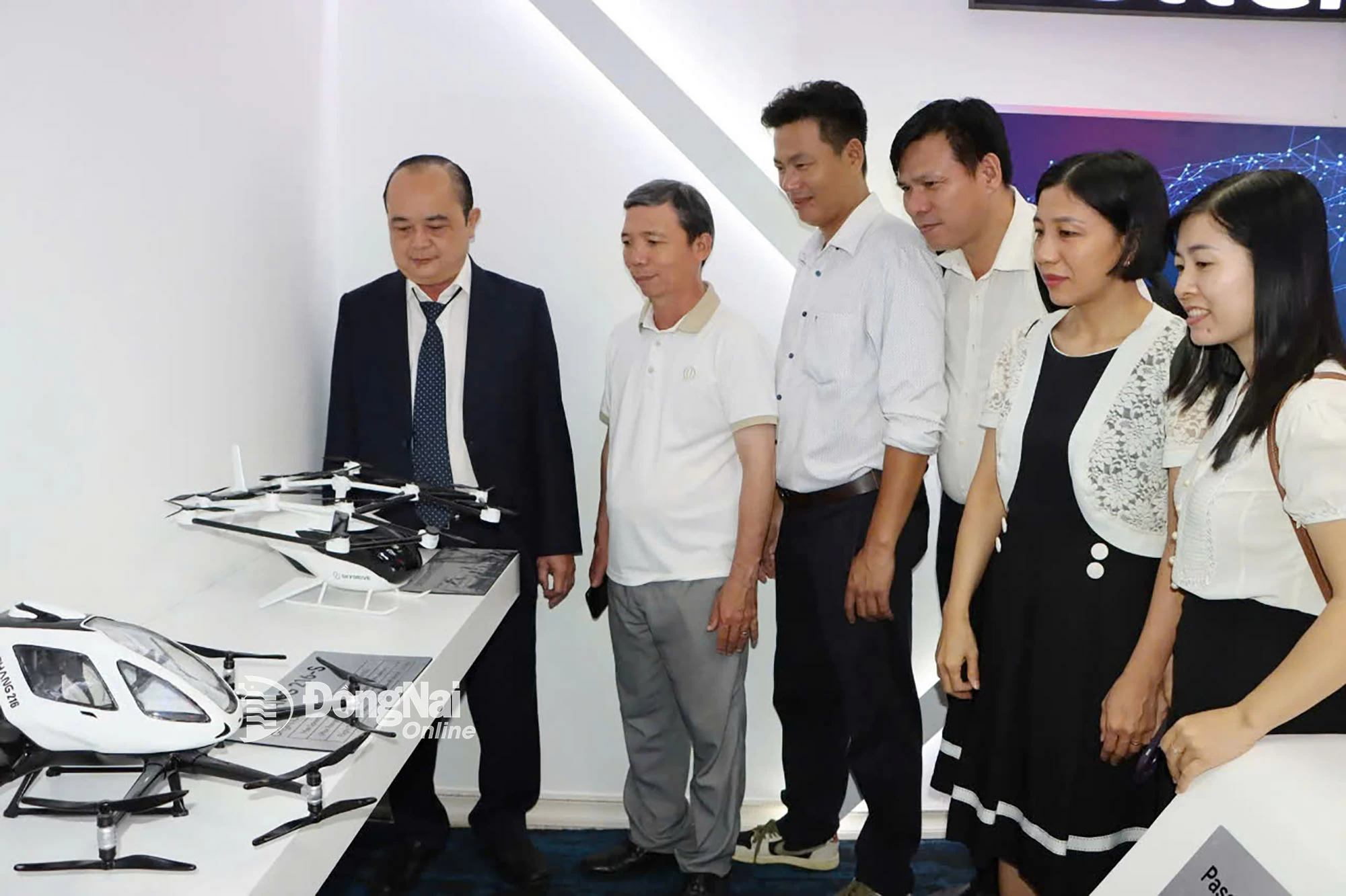 Đoàn công tác của Sở Khoa học và Công nghệ tham quan Tập đoàn Công nghệ và Đổi mới sáng tạo CT Group (Thành phố Hồ Chí Minh). Ảnh: TL