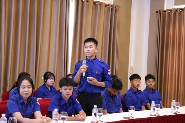 Gặp mặt Đoàn đại biểu giáo viên và học sinh tiêu biểu Trường song ngữ Lào - Việt Nam Nguyễn Du- Ảnh 7.