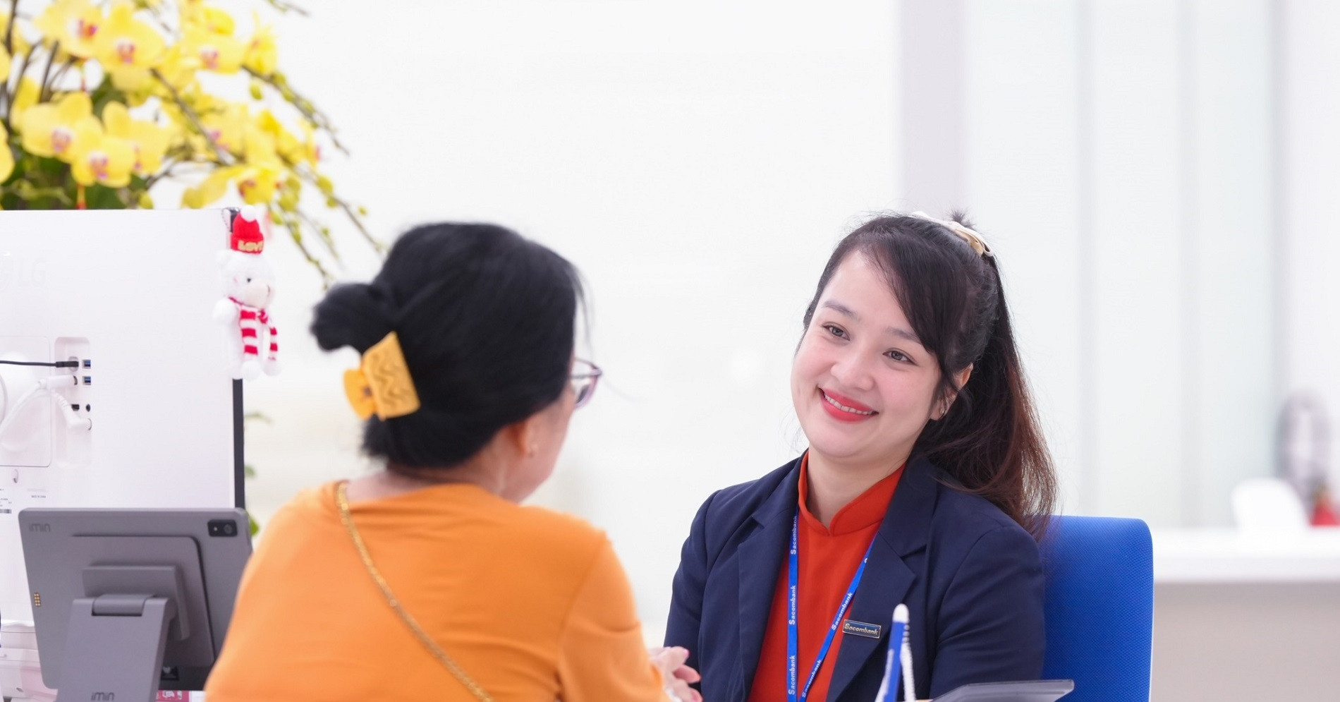 Sacombank giảm mạnh nhân sự, thu nhập bình quân vọt lên 41 triệu đồng/tháng
