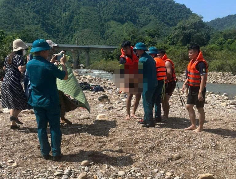 Đà Nẵng: Hai sinh viên đuối nước thương tâm khi lội suối -0