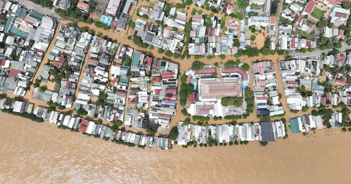 Las inundaciones amenazan aguas abajo del río Ma y dejan aislados a muchos pueblos de las tierras altas