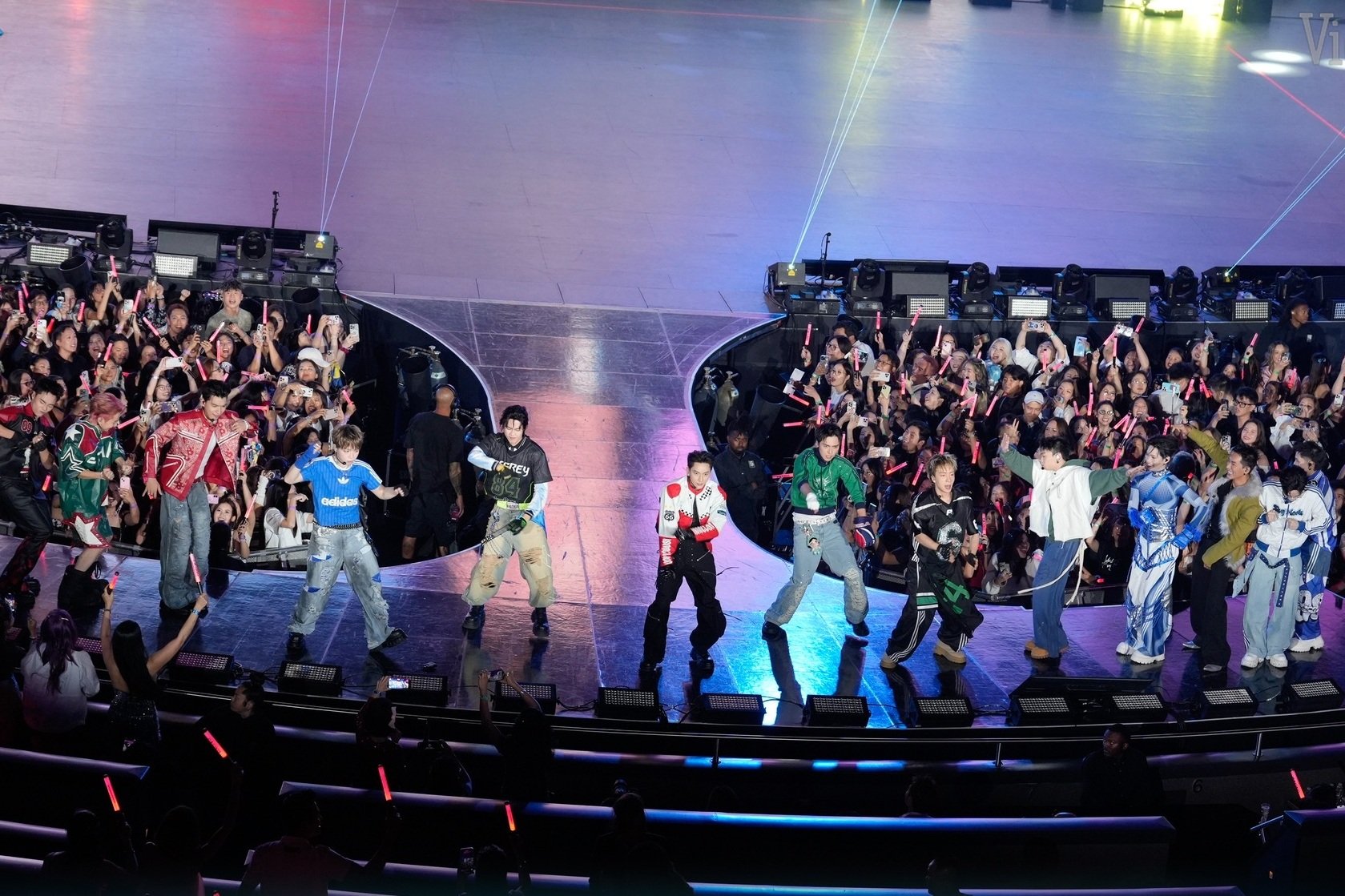Concert Anh trai ở Mỹ kiếm 1,5 triệu USD trong 1 giờ: Ván bài thót tim - 1