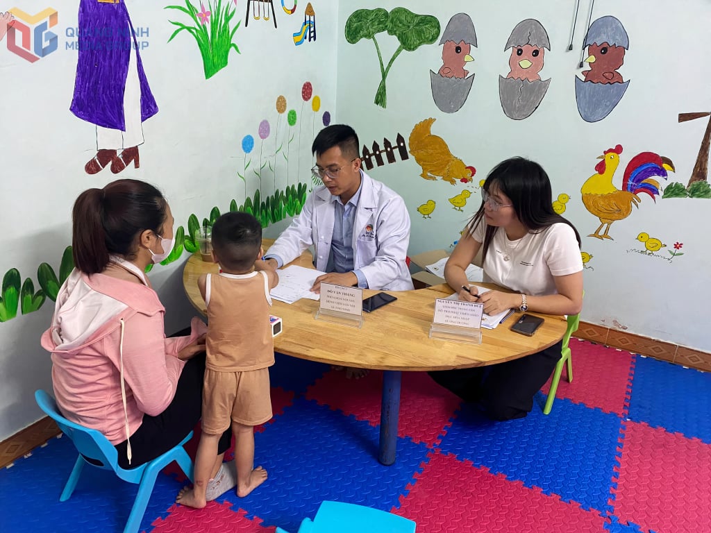 Trung tâm Hỗ trợ phát triển giáo dục hòa nhập Hướng Dương hỗ trợ can thiệp, đánh giá sự phát triển của trẻ.