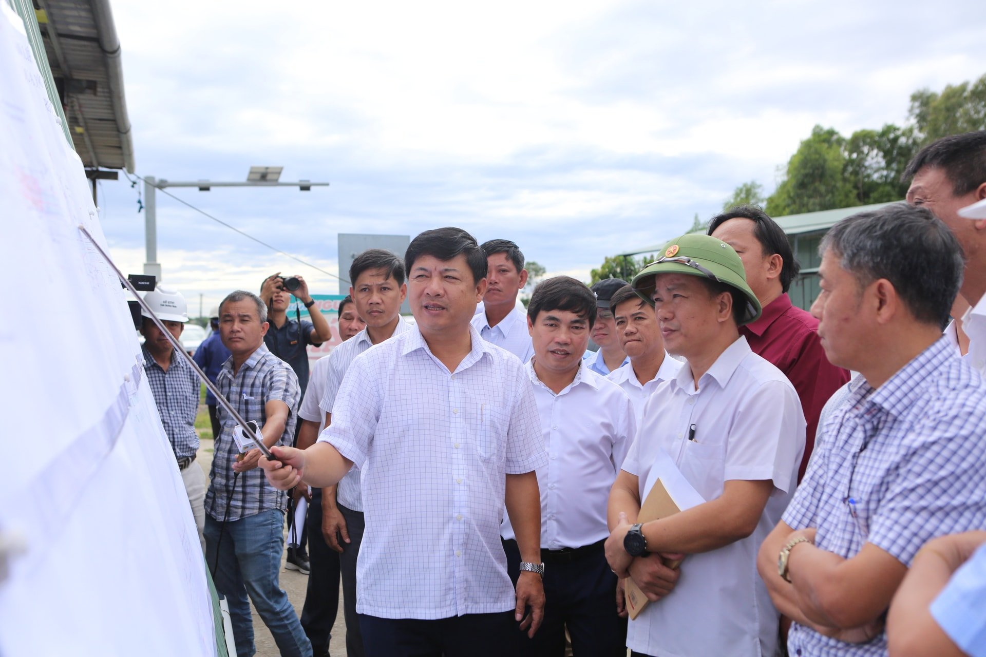 CHÀO MỪNG ĐẠI HỘI ĐẠI BIỂU ĐẢNG BỘ UBND THÀNH PHỐ ĐÀ NẴNG LẦN THỨ I (NHIỆM KỲ 2025 - 2030): Vững bước dưới cờ Đảng, dựng xây thành phố tương lai 