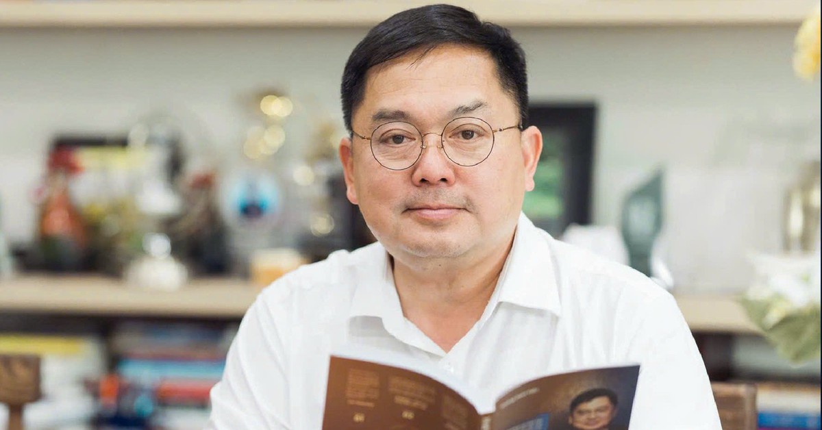 'Thầy Hoàng Nam Tiến gieo tinh thần tự học, dạy cả bằng cảm hứng sống'
