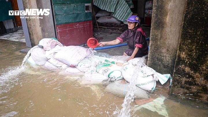 มีแนวโน้มเกิดอุทกภัยบริเวณตอนกลางและตอนล่างของแม่น้ำมา ทำให้เกิดน้ำท่วมขังในหลายพื้นที่ (ภาพประกอบ: เวียนมิญ)