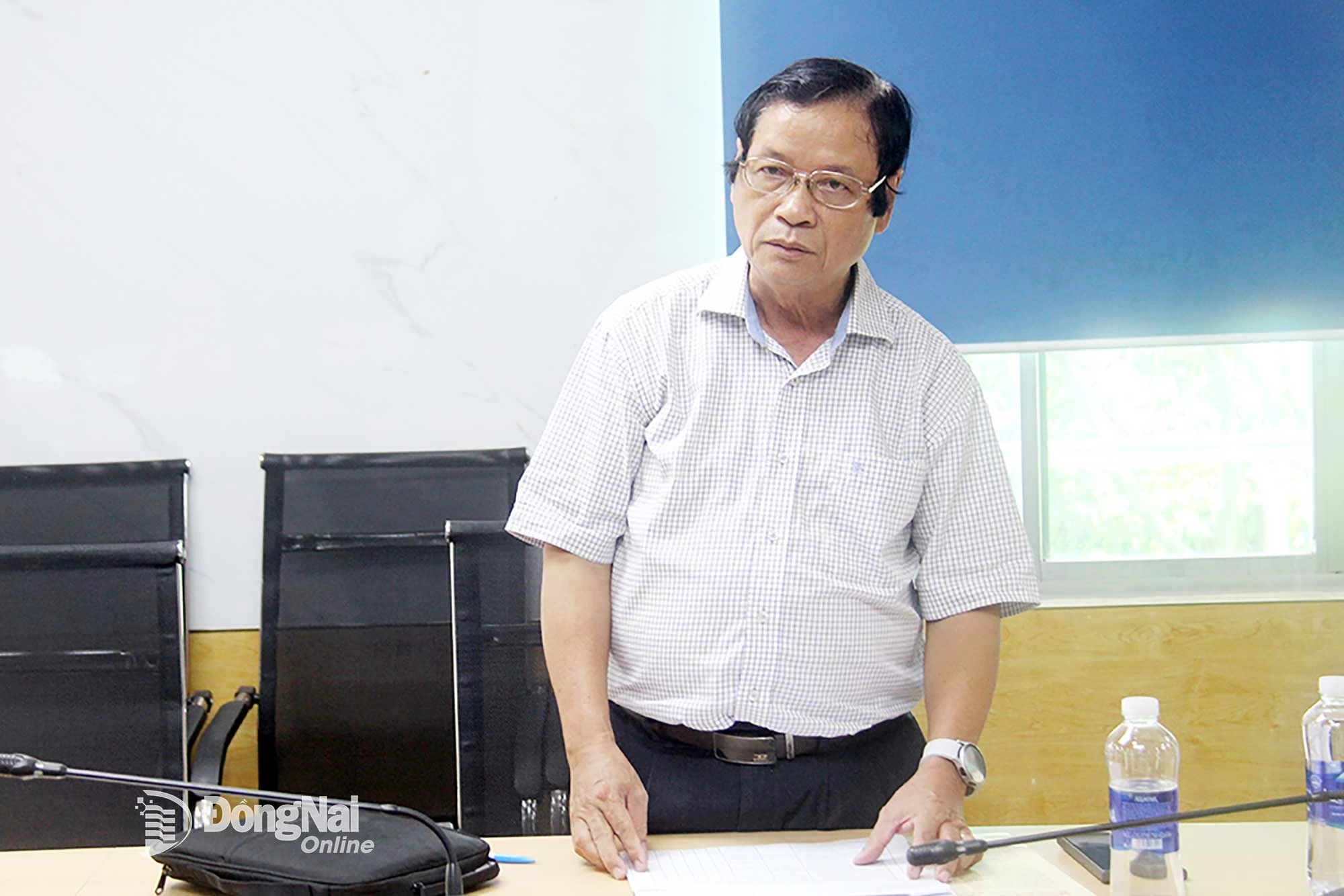 Phó Chủ tịch Thường trực Hội Nhà báo tỉnh Đồng Nai Hồ Văn Chừng, đại diện Hội đồng giám khảo Giải thưởng nhận xét về chất lượng các sản phẩm dự thi năm nay. Ảnh: Hải Quân